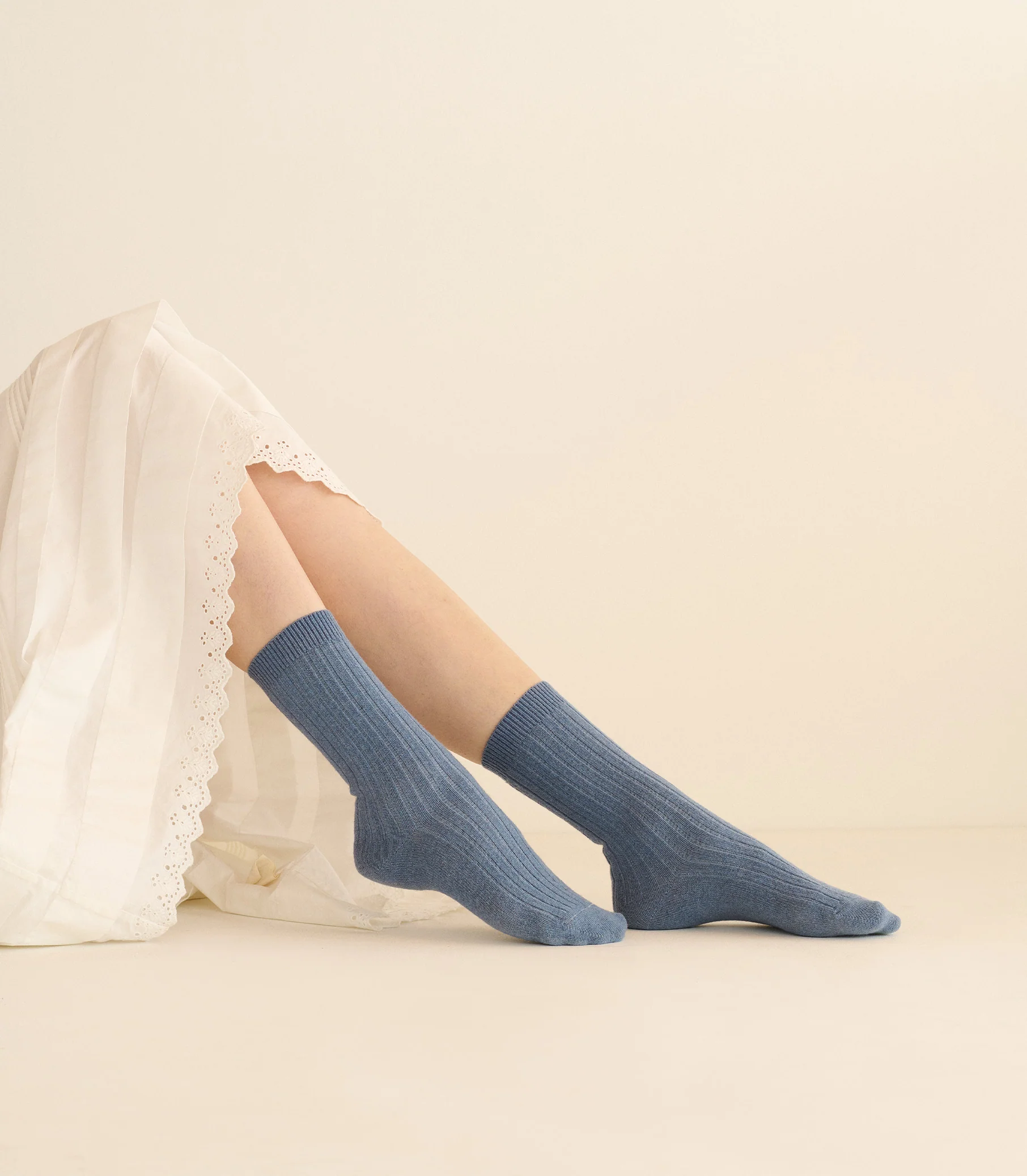 COLLÉGIEN MERINO CASHMERE RIBBED CREW SOCKS -- BLEU JEANS