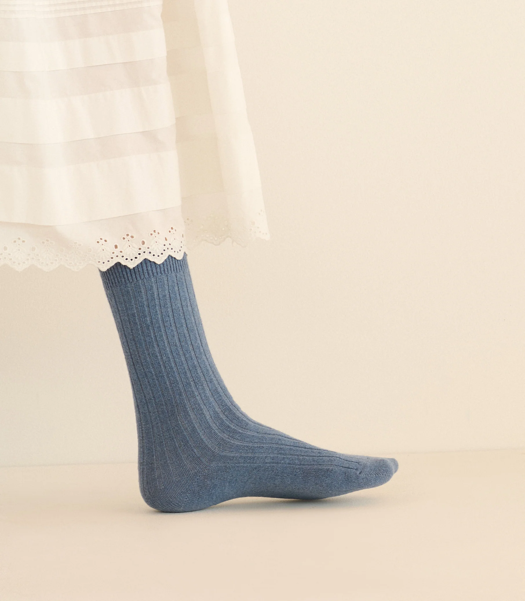 COLLÉGIEN MERINO CASHMERE RIBBED CREW SOCKS -- BLEU JEANS - Image 2