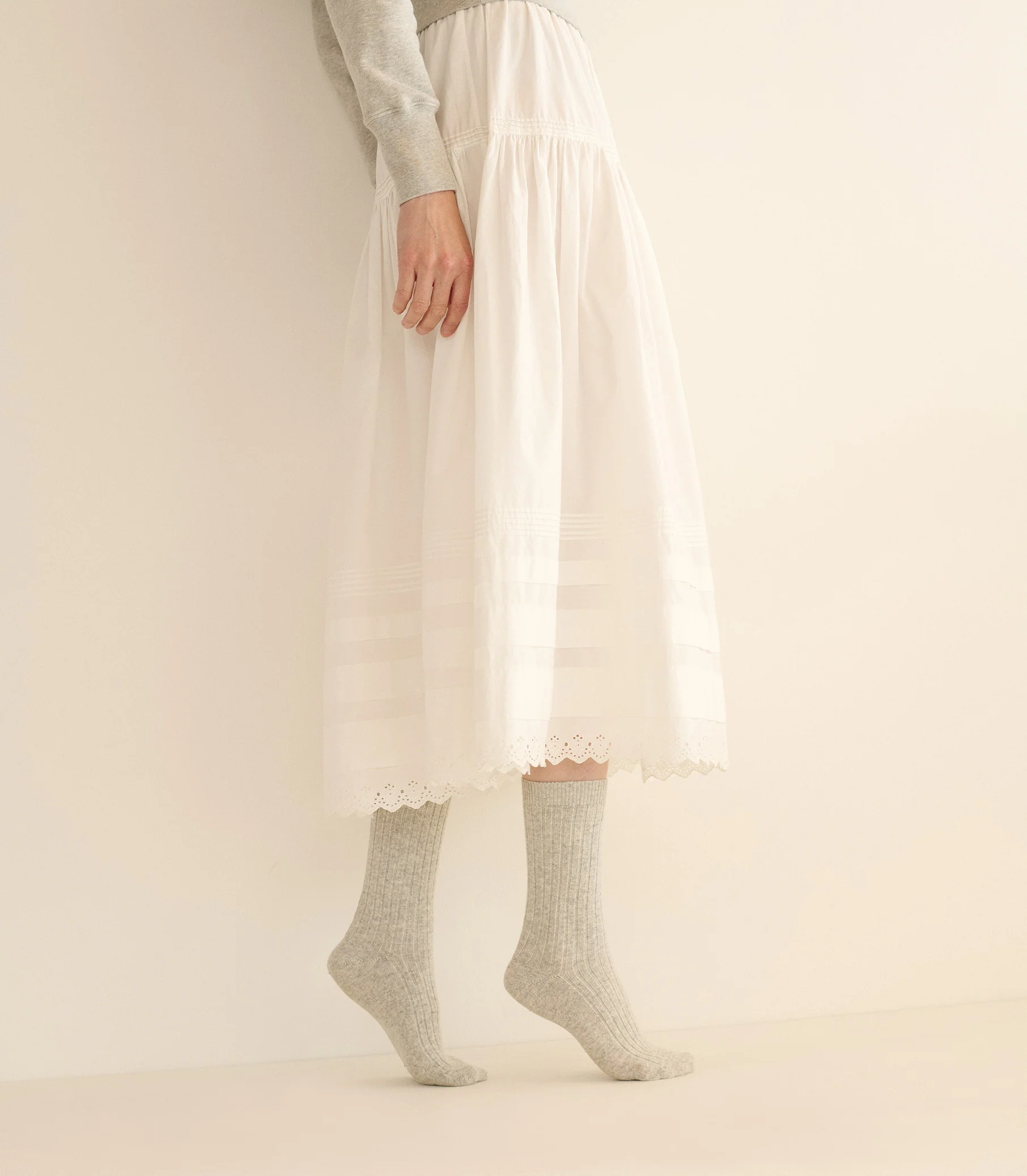 COLLÉGIEN MERINO CASHMERE RIBBED CREW SOCKS -- GRIS CLAIR - Image 2
