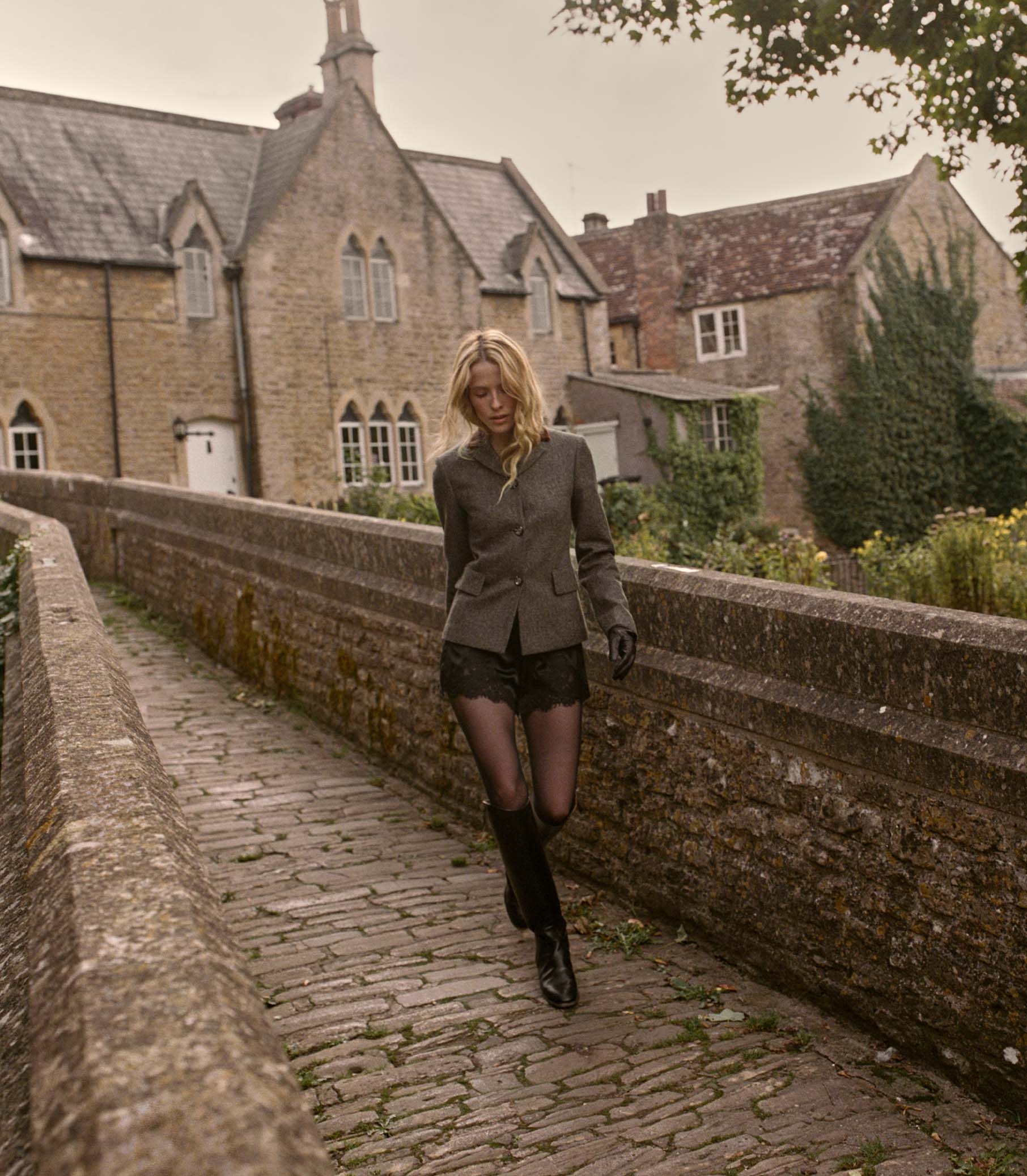IONA SHORT -- BLACK - Image 2